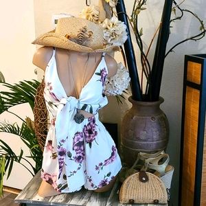 SALE BEAUTIFUL CUT OUT TIE FRONT FLORAL ROMPER S